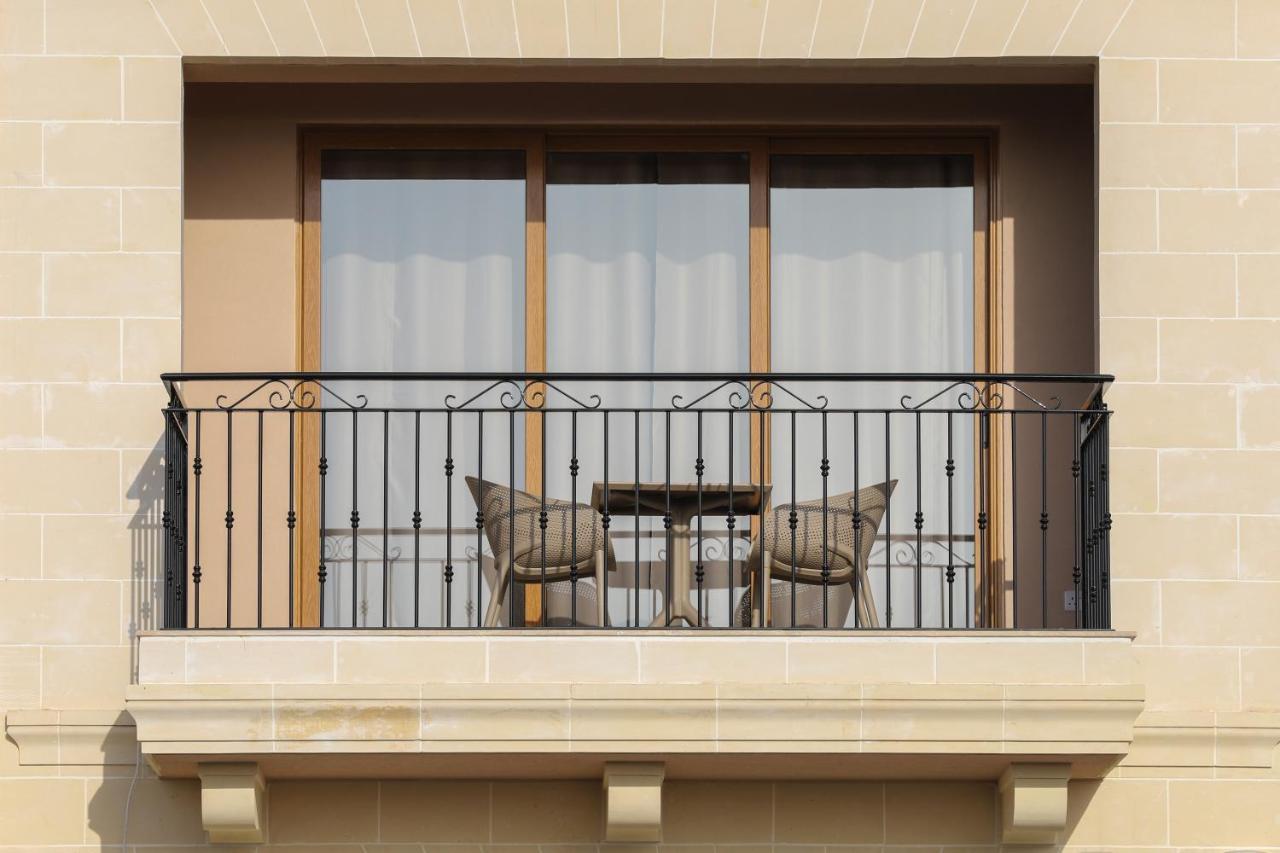 Gem Beachfront Apt With Amazing Bay And Sea Views Birżebbuġa Eksteriør bilde